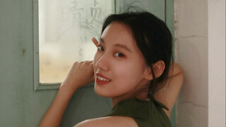 Recording the rainy days when she graduated