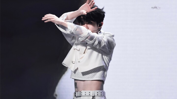 Shocking! The human-shaped figure actually started dancing! Super sweet random dance, Love Lee