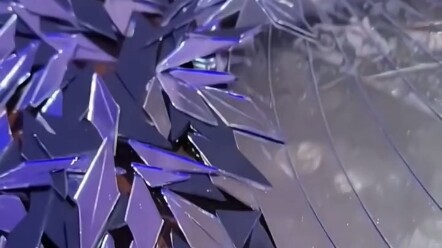 “Dùng những mảnh gương vỡ để tạo ra bướm và Gundam, vừa đẹp mắt lại vừa gây chấn động” #Nộp nghệ thu