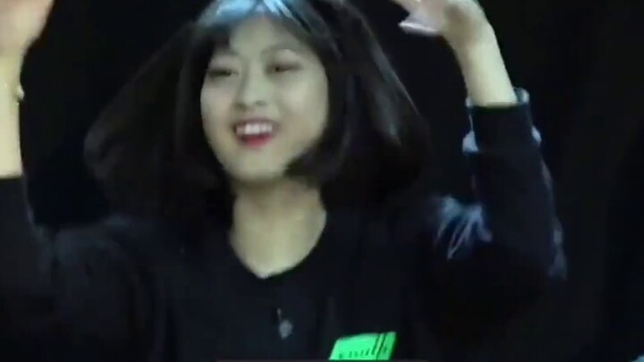 [Red Velvet's Kang Seulgi] I can't resist Dance Seulgi! This solo has me completely hooked!