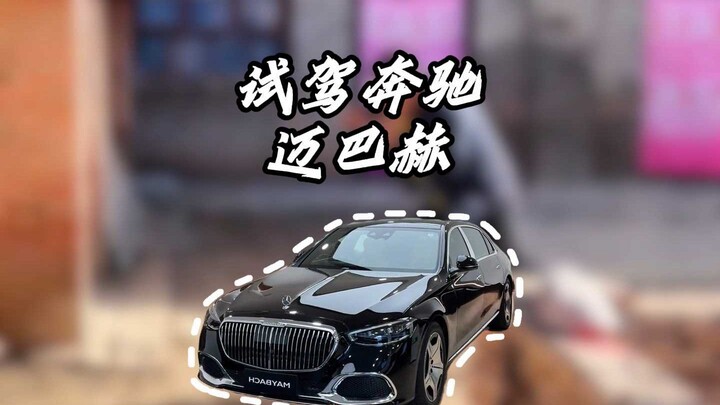 Pemuda mencoba test drive Mercedes-Maybach