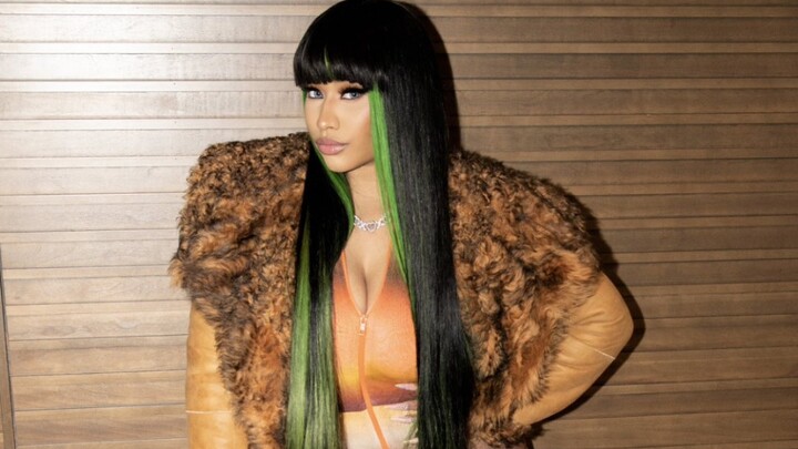 Lễ hội âm nhạc mới nhất của Nicki Minaj bỗng bị fan cuồng “húc mông”!? Cười muốn chết, chưa từng thấ