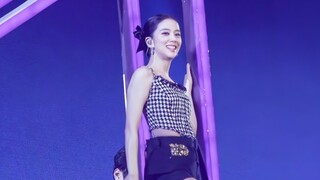 JISOO mengambil gambar langsung dari Typa Girl 230108 Konser Thailand 4SEASONS