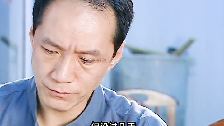 A man borrows money and even his child from his childhood friend, only to find out the friend…