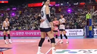 韩国女排运动员在赛场上跳BLACKPINK《Pink Venom》