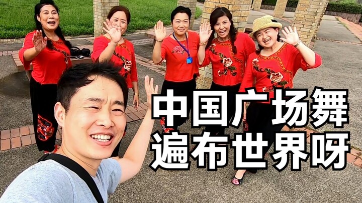 Seeing square dancing by the seaside in Japan, the beautiful Chinese ladies look so spirited and gra