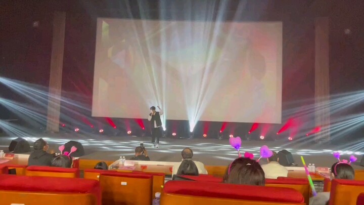 งานเลี้ยงประจำปีของบริษัท หนึ่งคนร้องคัฟเวอร์เพลง Bad Boy ของ Bigbang จนน้ำตาไหล