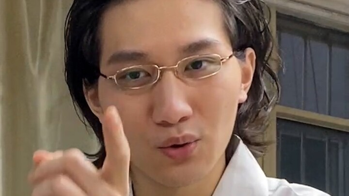 علّمت زميلتي أن تلاحقني أنا شخصيًا