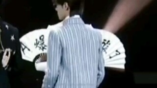 Một người mua hàng mà chụp ảnh đẹp hơn cả người bán, Vương Nhất Bác thật đỉnh luôn