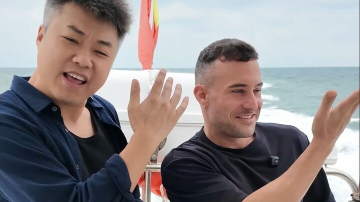 ฝรั่งมาซานตง โดนลากไปดื่มเหล้ามงคลทันที!