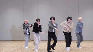 - - บอยแบนด์เป็นกองกำลังพิเศษทั้งหมดเหรอ? ในห้องฝึกกองกำลังพิเศษของบอยแบนด์ยอดนิยมในปัจจุบัน หมัดเดี