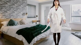 【ZUIKO】The bleak scene of taking off the bathrobe under Haagen-Dazs