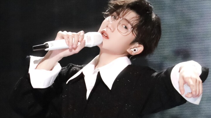 Wang Yuan’s live performance of “Madman’s Park” totally mesmerized me!