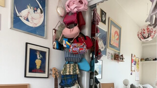 تعليق الحقيبة بسلسلة حديدية ماهر جدًا في ذلك