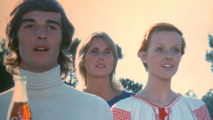 Iklan klasik Coca-Cola tahun 1971: I’d like to buy the world a Coke (Aku ingin membelikan dunia sege