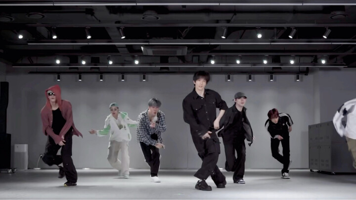 مشاهدة جزء الرقص المغلق لـ Chiller بشكل غامر 😎👌🏻