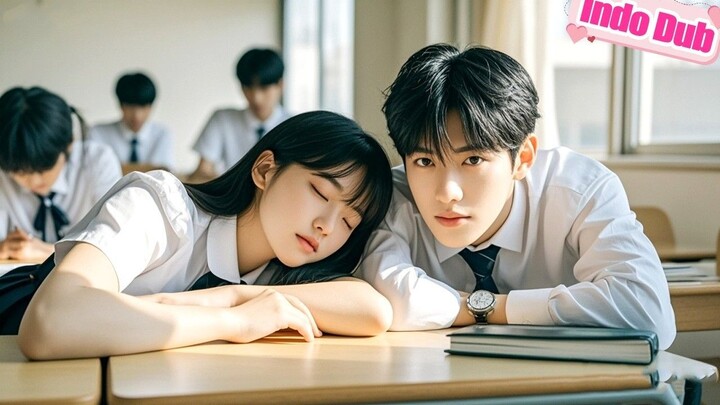 Siswi lugu tak sengaja memprovokasi raja sekolah dingin, tapi malah dimanjakan habis olehnya