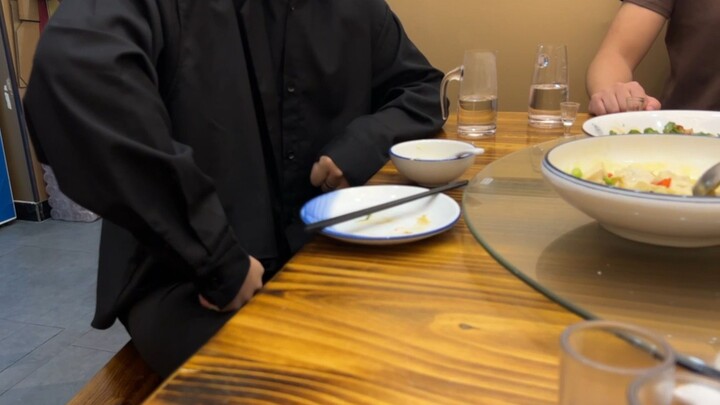 طلاب جامعيون