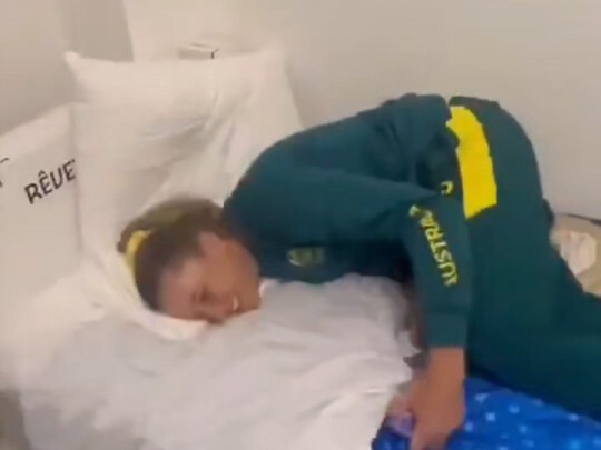 TT yang disediakan di desa atlet Olimpiade Paris, diterima oleh atlet wanita Australia dan kemudian 