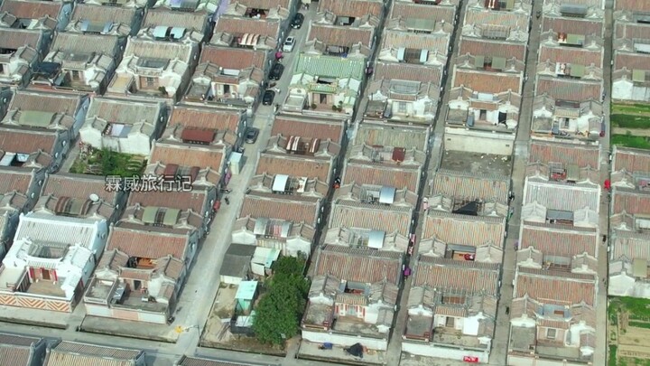 With streets running perfectly horizontal and vertical, all neatly aligned and interconnected, the C