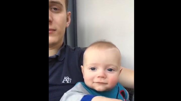 I slowly feel the baby's sleepiness. It's so cute. I'm sleepy too.