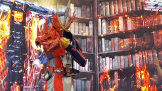 "คุณคงไม่เคยเห็นการเต้นรำ ED ที่แสดงโดย Holy Blade มาก่อน"
