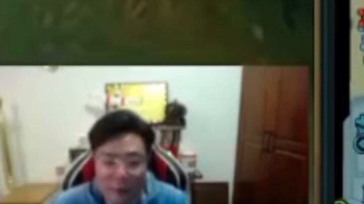 Guru hebat itu mulai berperan sebagai penyihir dan berlutut untuk meminta keuntungan. Dia menggunaka