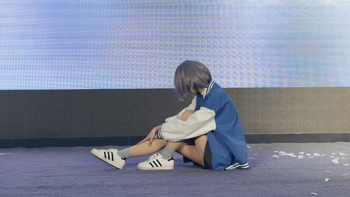 [Takamatsu Akari Cos] Because she was "hated by life," she desperately blossomed on stage