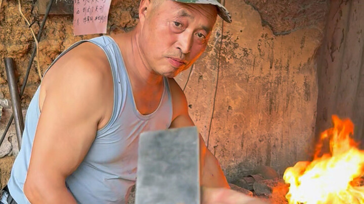 Người hâm mộ ở Quảng Đông đã gửi một chiếc khuôn trên máy tiện, rồi rèn được hai con dao gọt hoa quả