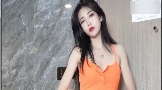 [Vertical 4K] Beautiful lady in black stockings and high heels slow-rocking!