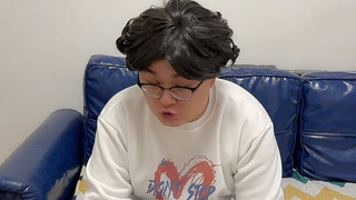 أخي: هذا الرجل الجبان يجرؤ حقًا على ضربي