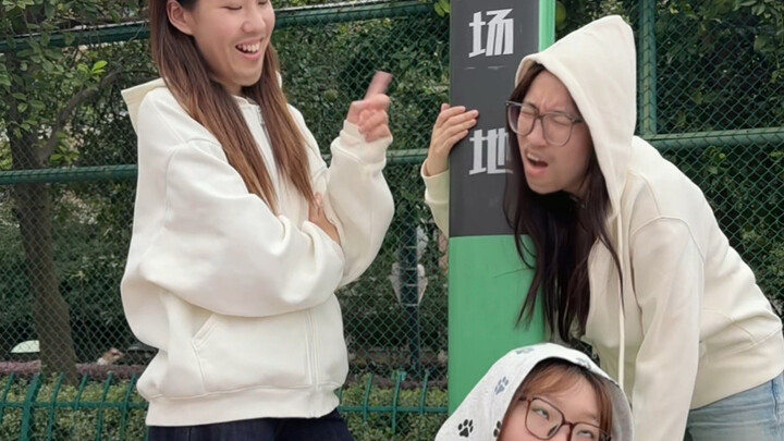 Dengan teman sekamar yang begitu perhatian, jam berapa kamu pulang ke asrama?