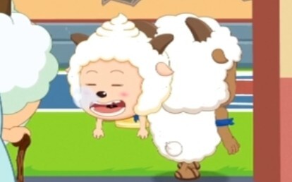 The lazy sheep being carried by everyone is so cute! Our little lazy sheep is not heavy at all