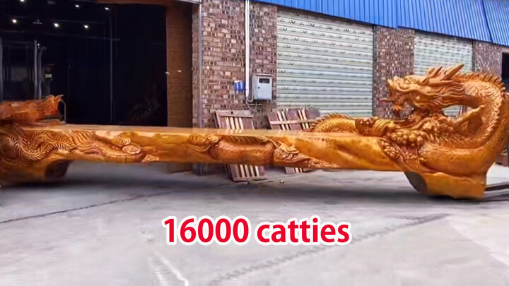 Khúc gỗ đường kính 2 mét làm bàn rồng phượng 9 mét, nặng 8 tạ
