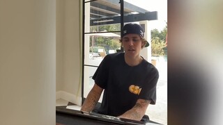 [Justin Bieber] Đánh đàn và hát live "Peaches" cực hay