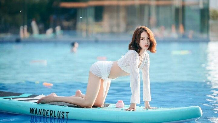 Brother, want to swim together?