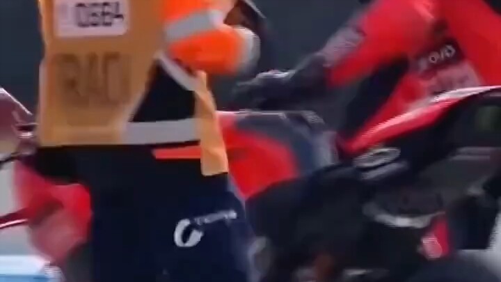 Even aggressive riding on a Ducati can blow the engine. At that moment, the rider’s despair was beyo