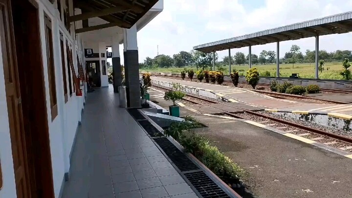 kereta api lagu darkside