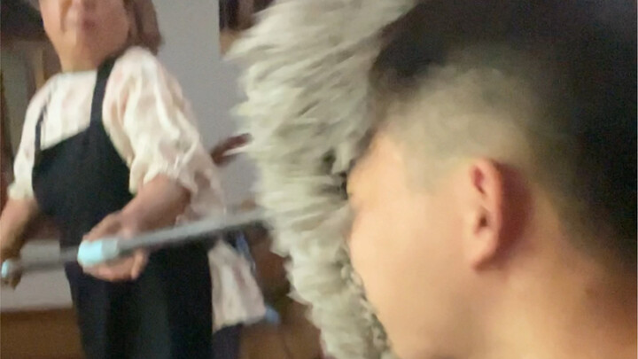 大学生在家千万别挑战妈妈耐心