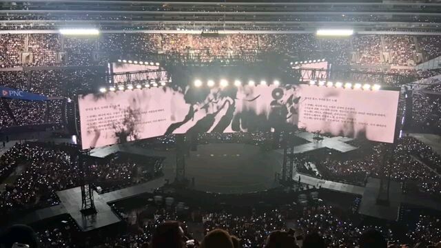 bts would tour arirang in Chicago day 1