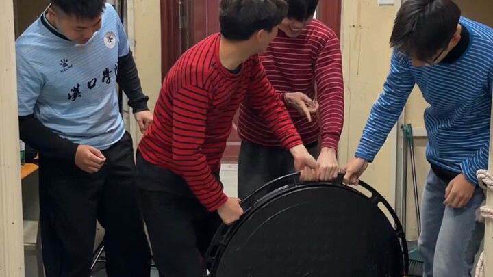 Bawa barang aneh-aneh ke asrama