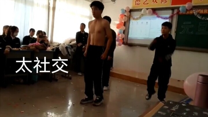 我不信这个火不了，让我上热门吧！求求了，观众老爷们