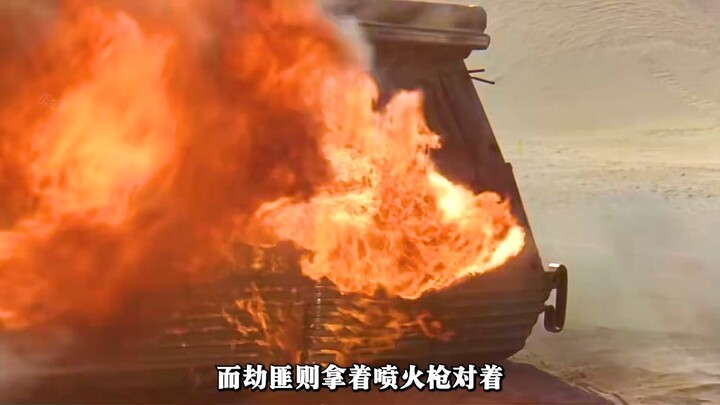 Chàng trai dùng súng phun lửa cướp xe chở tiền giữa sa mạc bao la!