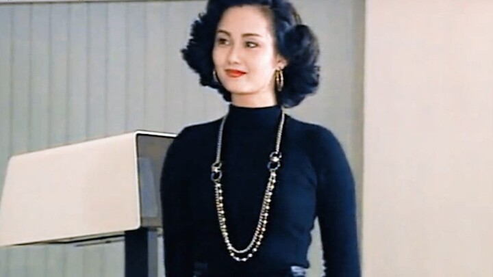 A quintessential Shanghai beauty—this face could never pull off playing a poor person!