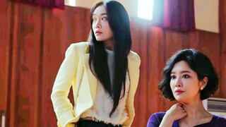 前有妍珍走路外八 后有莎拉单手插兜