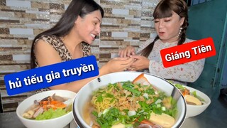 DIVA Cát Thy bất ngờ rủ Giáng Tiên đi ăn Hủ tiếu Mỹ Tho gia truyền 20 năm