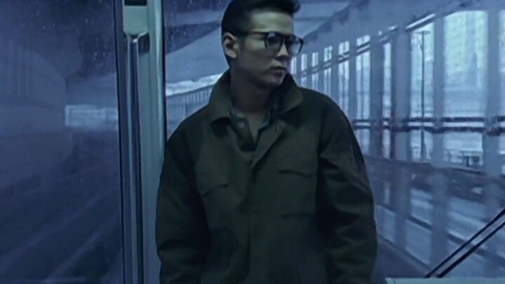 Anh ta có khả năng dự đoán tương lai nhưng lại trốn trong nhà và ăn mì gói [Kirino Makoto]