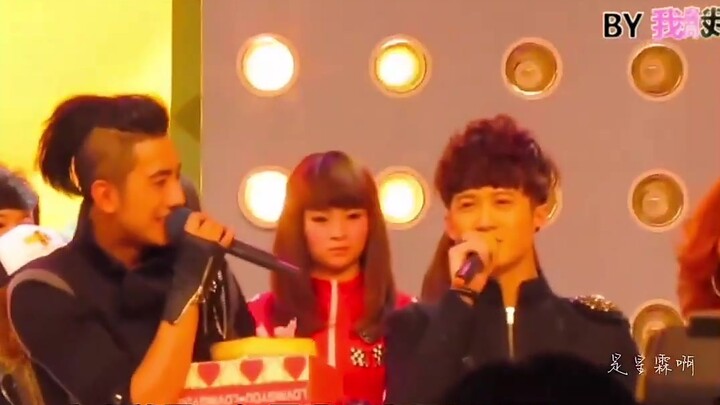 When I was doing archaeology, I was suddenly stuffed with a handful of sugar by Yao Duo. Mic boy gro
