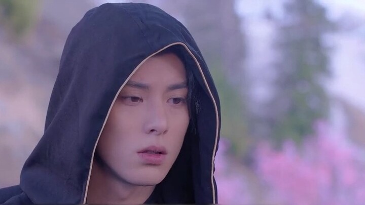Ye Qing borrowed the sword. If we don't have your sword, wouldn't that goddess look down on us in th