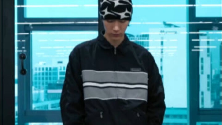 يا إلهي... لي يونغ تشين راقص عبقري، حركاته ذات جودة مذهلة لدرجة مخيفة، حتى في التصوير البطيء تبقى آث